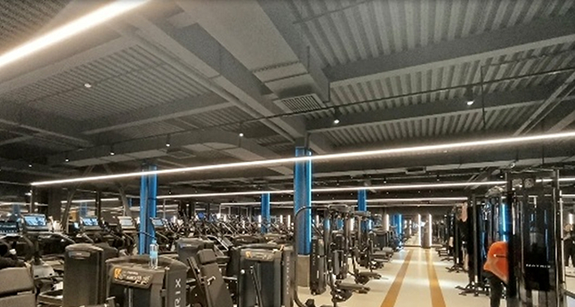 Жилой комплекс со встроенными помещениями и автостоянкой